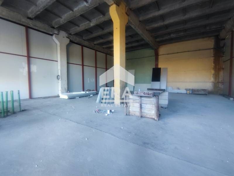 Дава се под наем Склад в Хасково, Овчарски - 200 кв.м за 600 € - Снимка #1