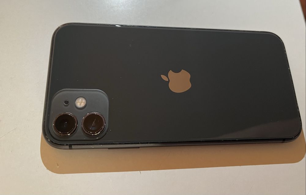 iPhone 11    128гб