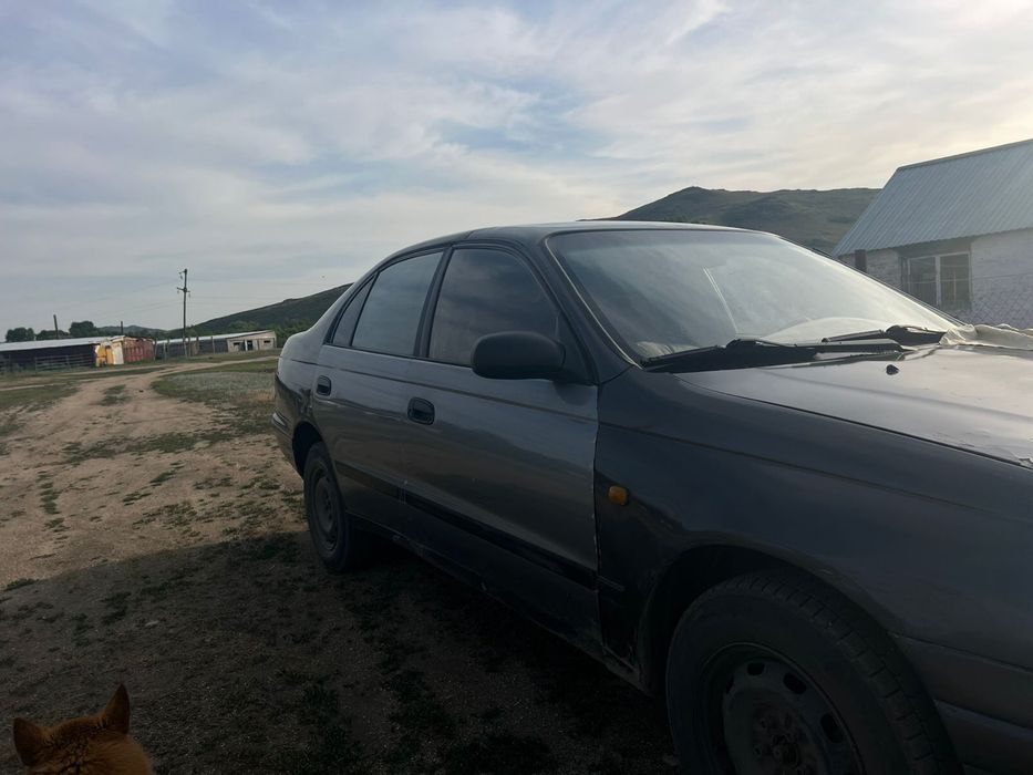 продам тайота карина е