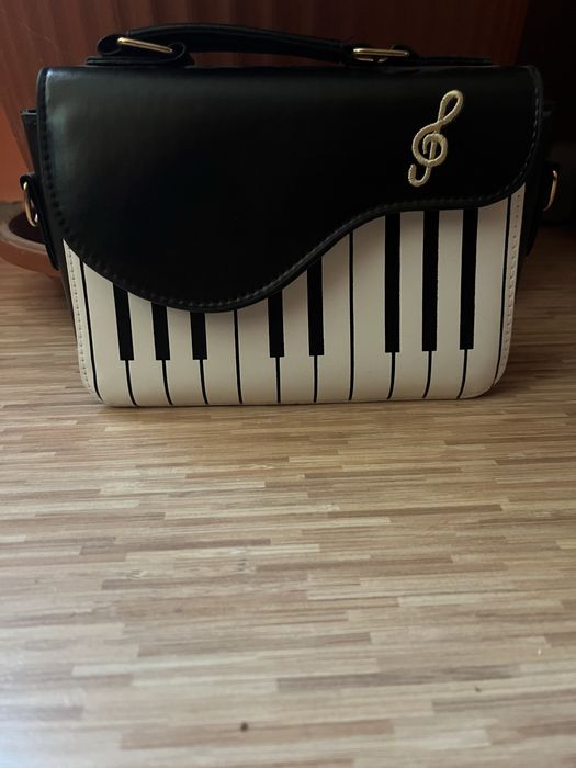 Рокля и чанта, чисто нови.