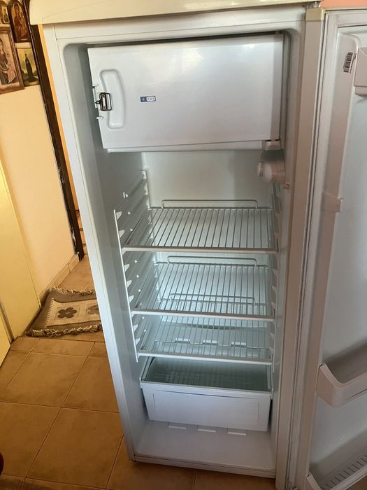 Продавам хладилник