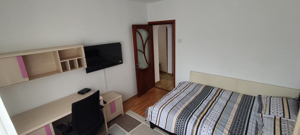 Inchiriez apartament zona podu de fier