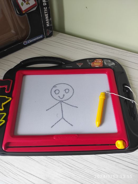 Куфарче с магнитни букви и цифри + магнитна дъска за рисуване