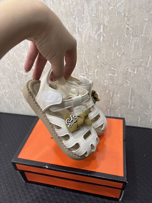 новые сандалики продам