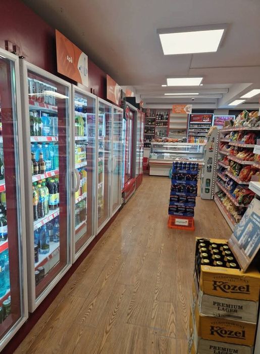 Vand rafturi vitrine magazin alimentar