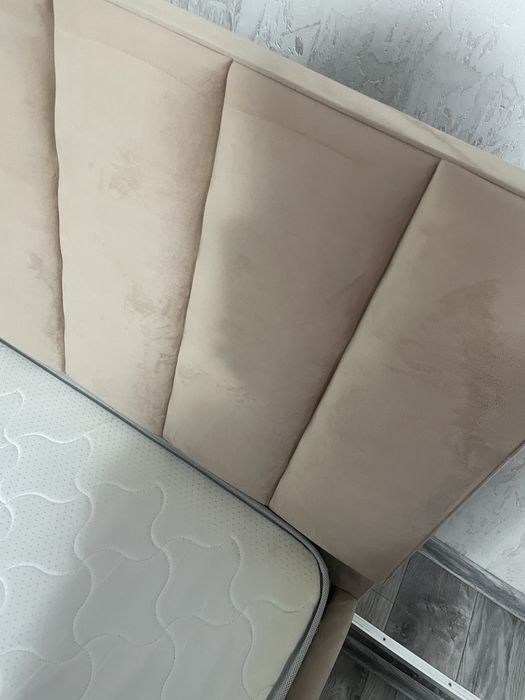 Продаю кровать 1,80 × 2,00 м.