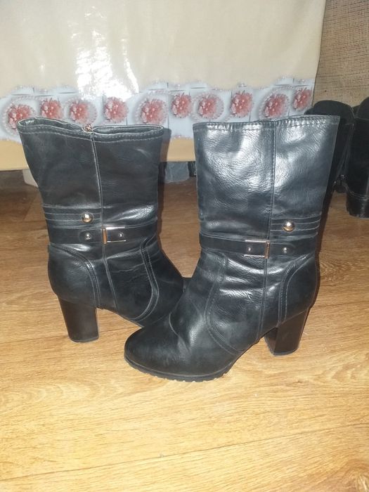 Аёллар кишки оёк кийимлари сотилади