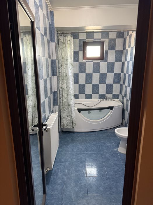 Vand apartament 2 camere piata mare