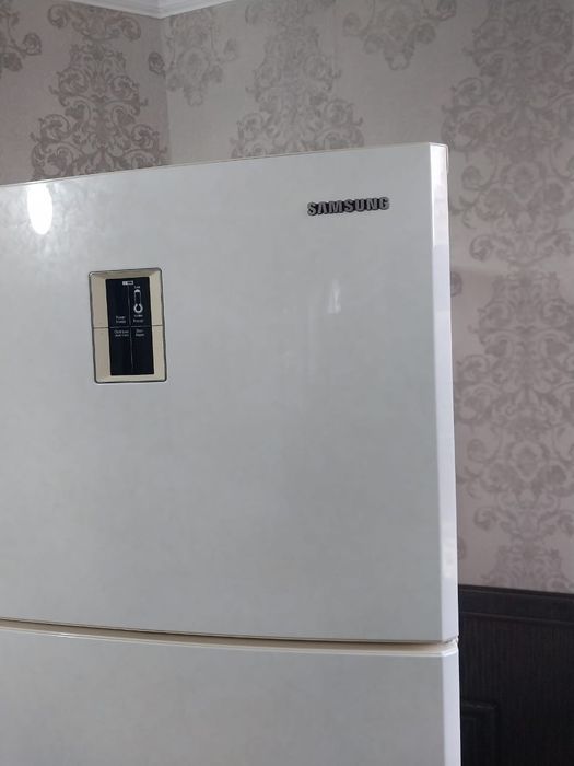 Холодильник Samsung