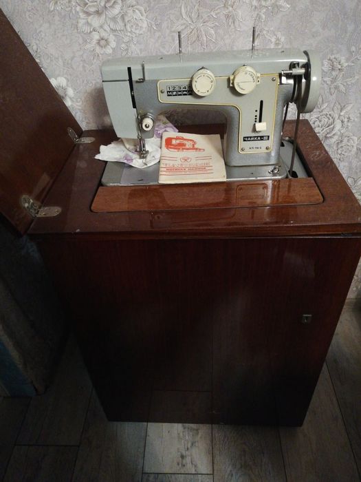 Продам швейную машинку