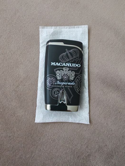 Здравейте продавам запалка на световно известната марка Macanudo.