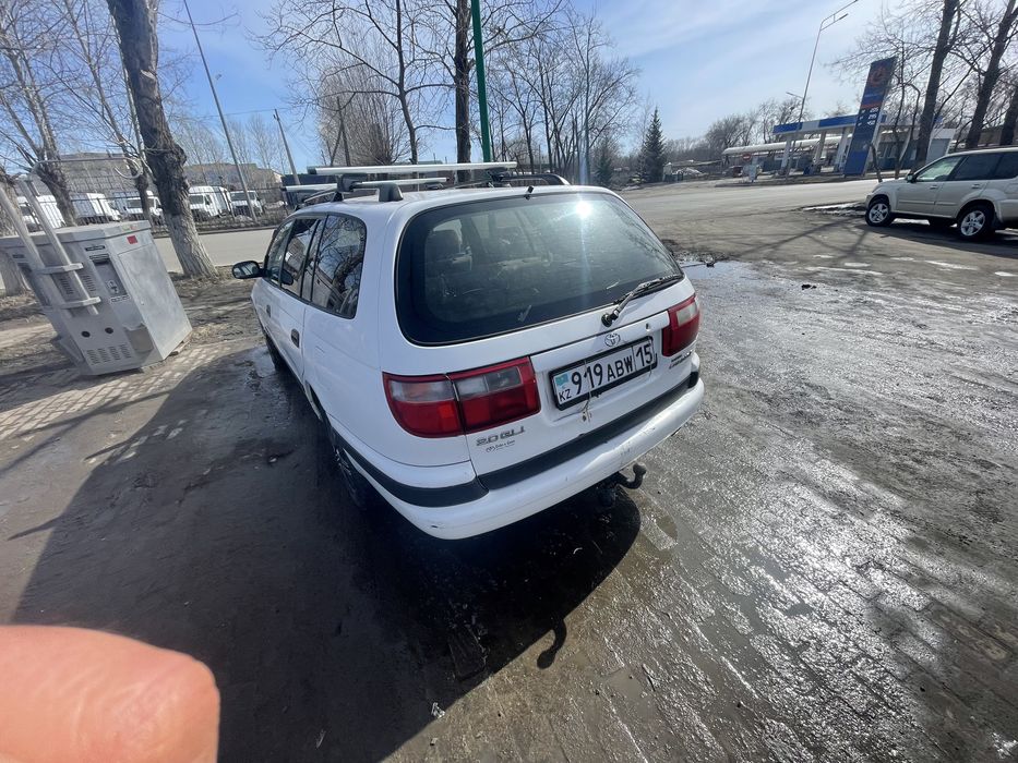 Продам тайота карина е