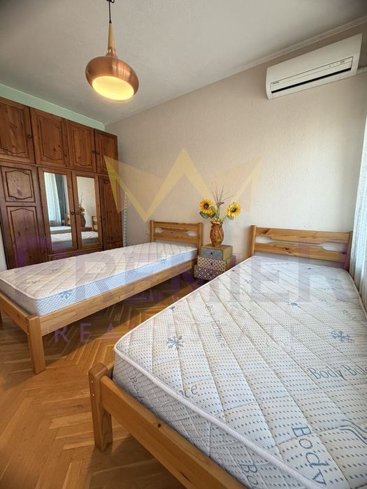Тристаен апартамент, Погребите