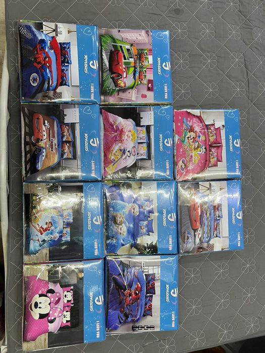 Текстиль.Комплект постели,салфетки,покрывало