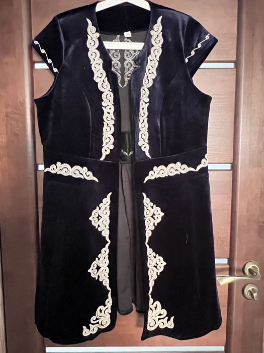 Продается кажекей подойдет на 50-52 размер