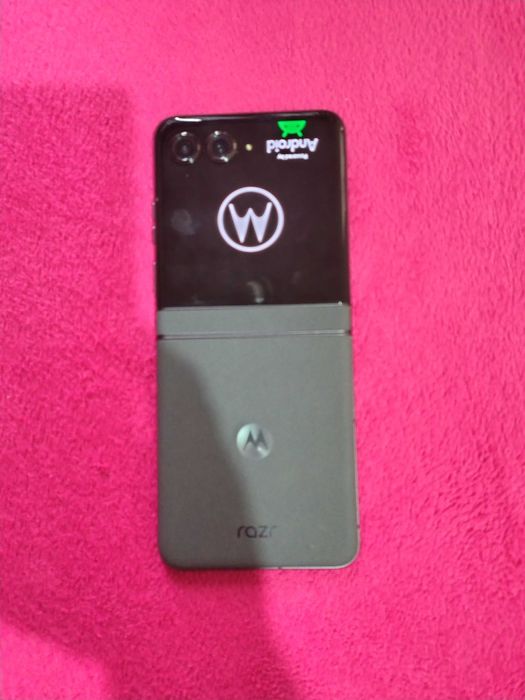 Motorola Razr 50.