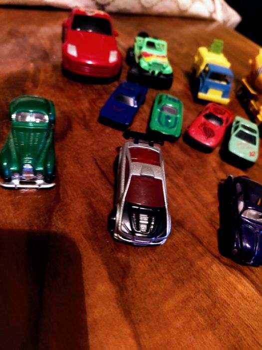 Лот от различни детски колички пластмасови и метални...