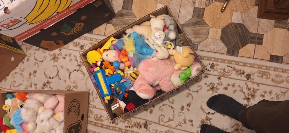 Vand jucari la bax lot