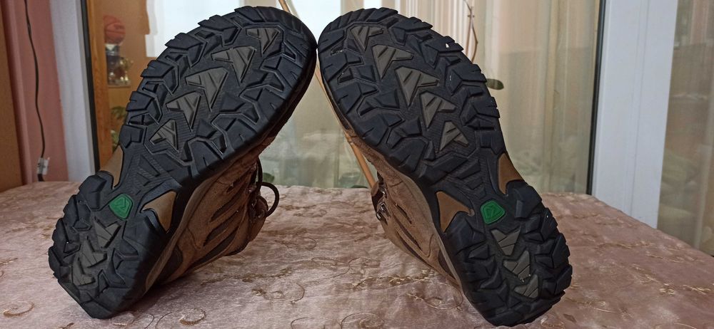 Timberland№ 38-40лв Karrimor№43-55лв,Landrover№44-45 лв,ЕССО № 40-35лв