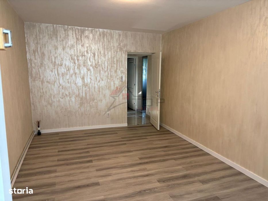 Etaj 2 - Alexandru - Chimicale, 3 camere decomandat model mare cu geam
