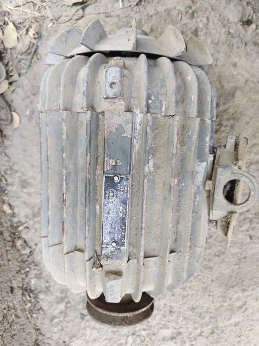 Электродвигатель асинхронный 4 кВт, 2900 об/мин (АИР 90L2)