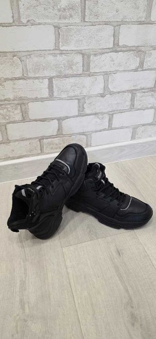 Зимние кроссовки на мальчика