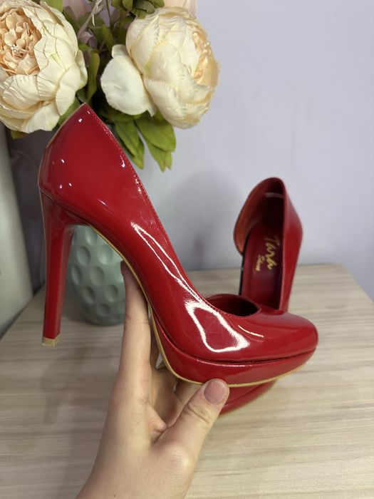 Обувки от естествен лак