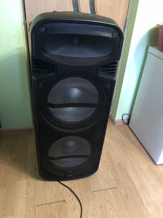 Boxă myria se aude tare este functională