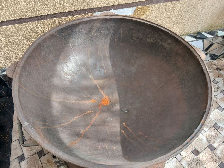 Chugun qozon sotiladi