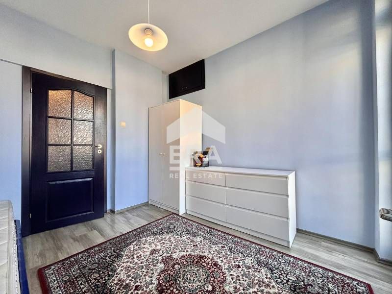 Дава се под наем Четиристаен апартамент в София, Оборище - 90 кв.м за 867 € - Снимка #4