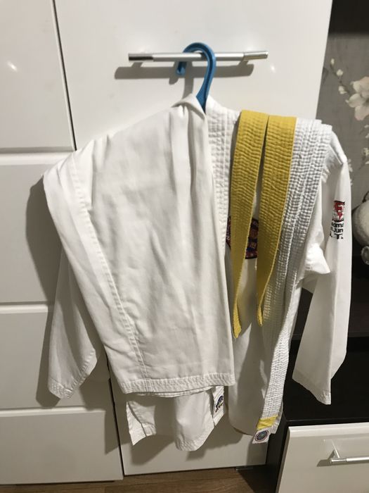 Продам Кимано ( тайквандо) размер150