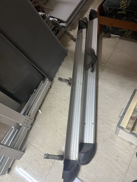 Продам порог от хайлюкса 2015г