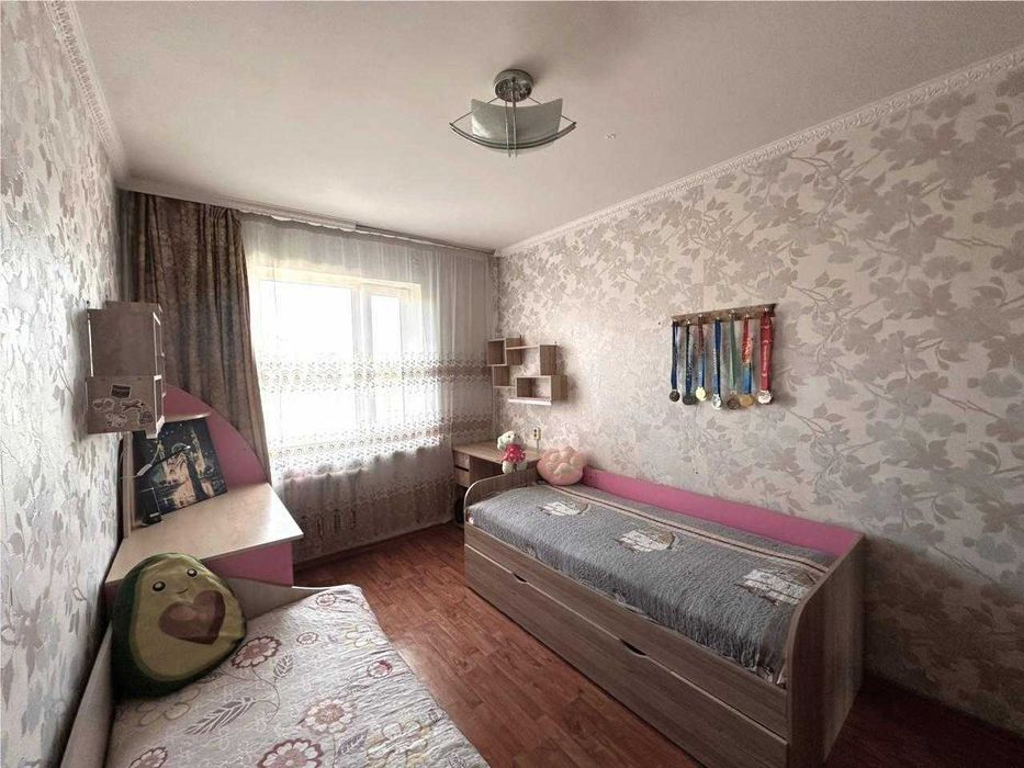 Продам 4-ком квартиру  Степной-1.