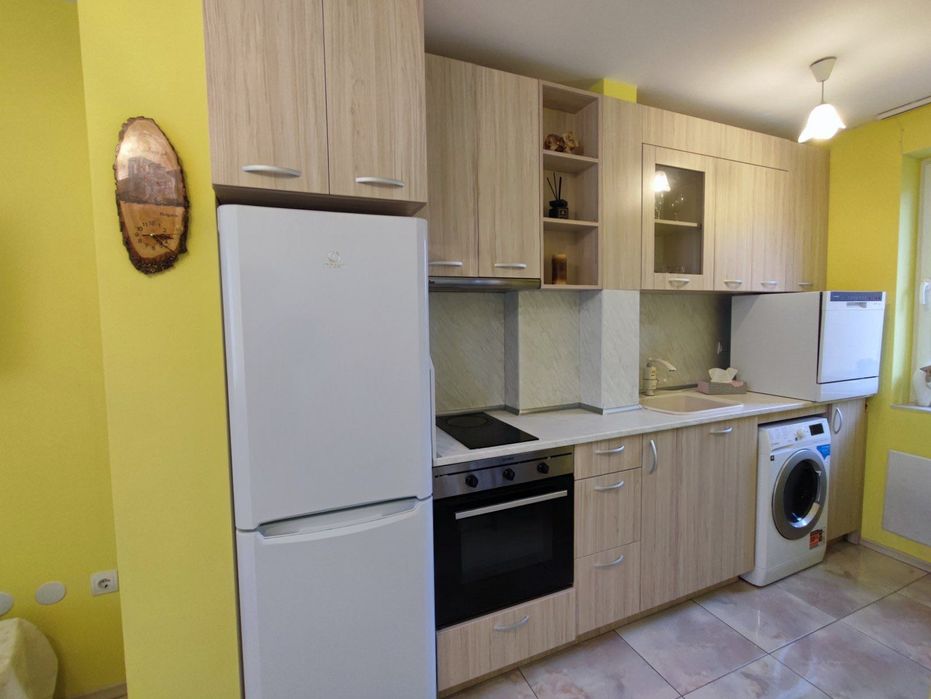 Дава се под наем Тристаен апартамент в Асеновград - 78 кв.м за 382.5 € - Снимка #2