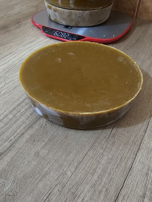 Ceară naturală de albine – curată, decantată, fără impurități