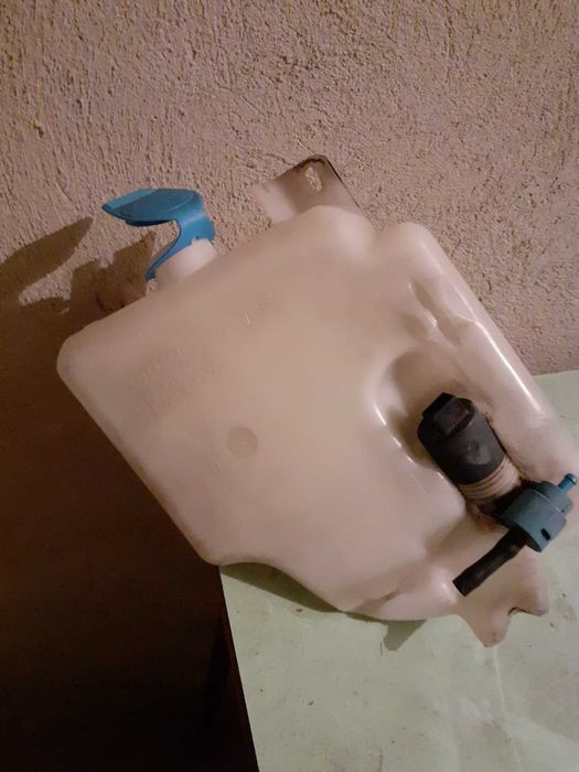 Казанче за течност за чистачки от Голф 3