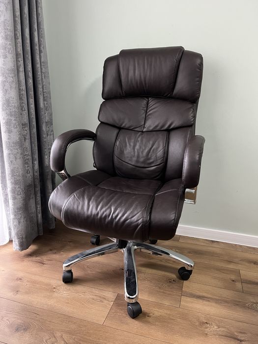 Президетски стол от кожа