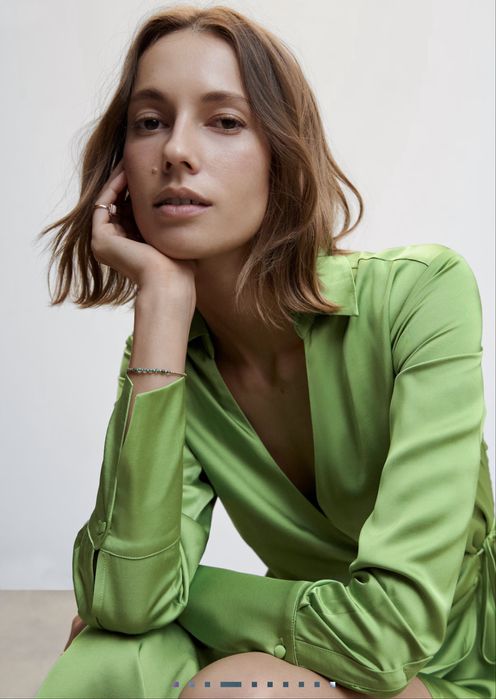 Сатенена драпирана рокля