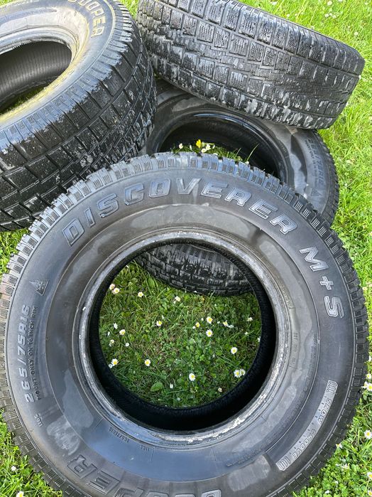 Продава се гуми Dıscover M+S  265/75/16 цена 220евро за повече инф на тел 0892001384