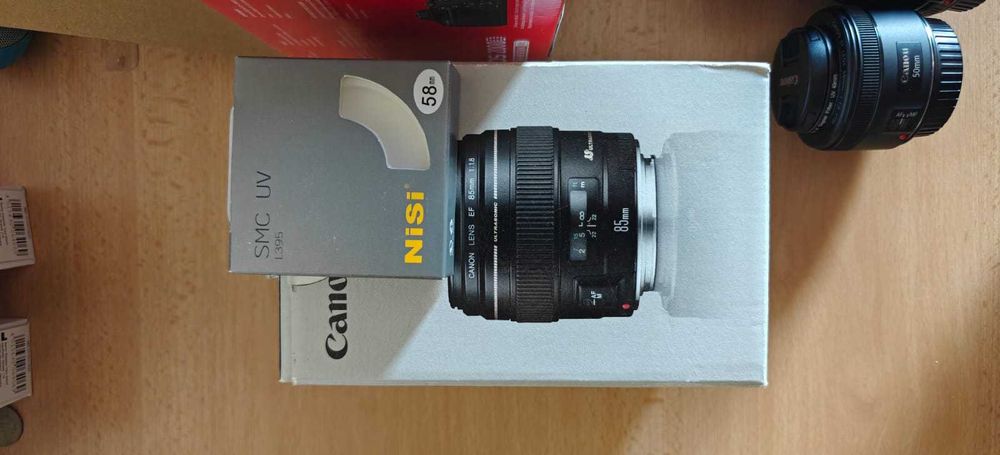 Camera Canon EOS 2000D