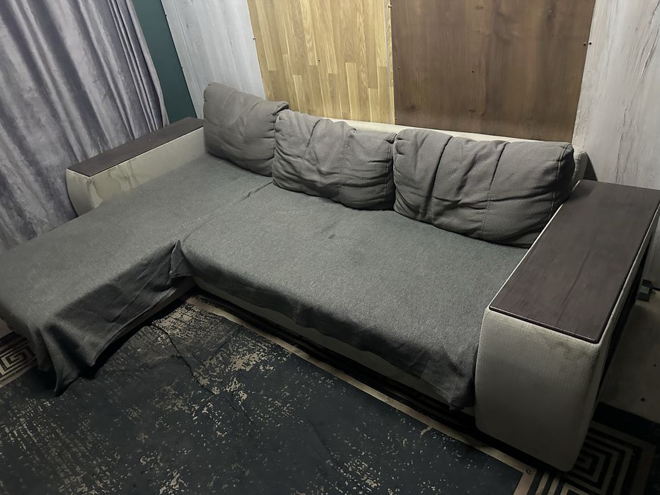 Диван мебел нужно химчистка !!