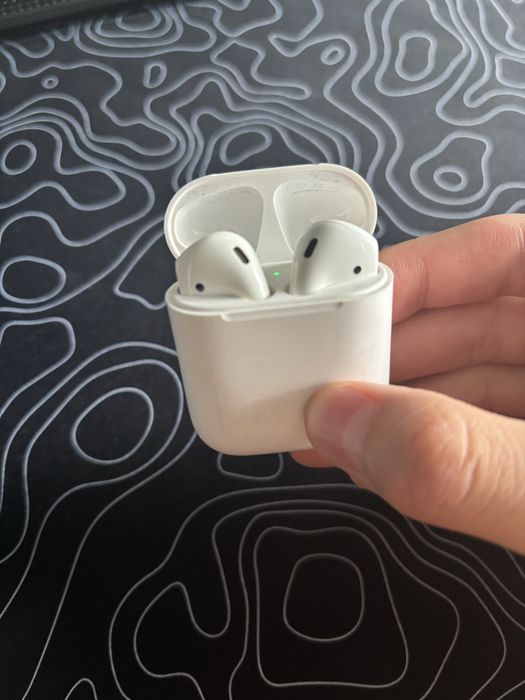 Продам Airpods 1