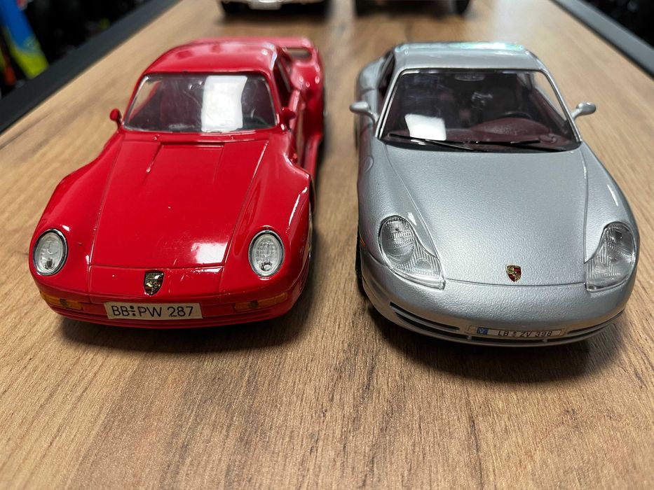 Метална колекционерска количка модел PORSCHE 911и 959 мащаб 1:24