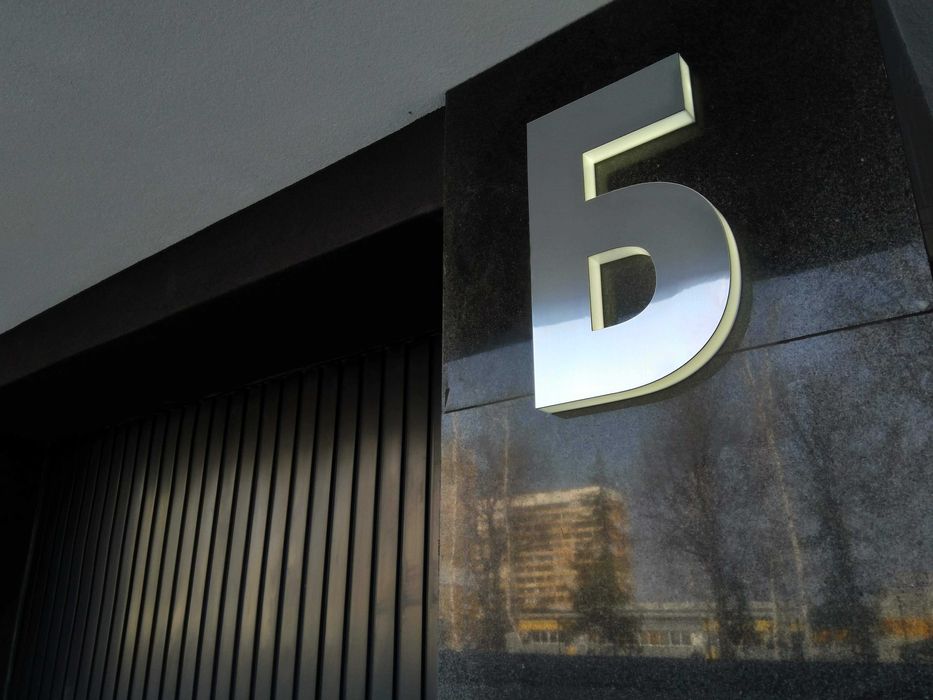 Ситопечат и гравиране на рекламни сувенири, бележници и календари.