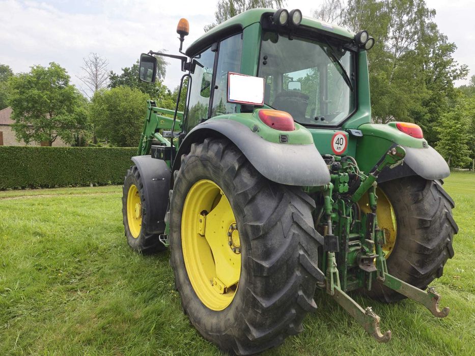 Tractor J Deere 6120 cu incärcätor