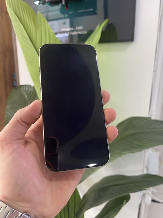 iPhone 15 Pro в идеальном состоянии