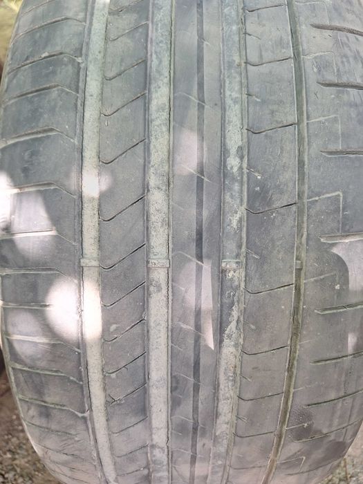 Продавам 1 бр.лятна гума Pirelli 275/40/20