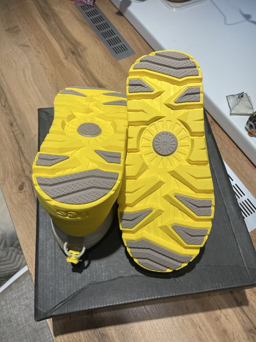 Продам зимнюю обувь UGG оригинал