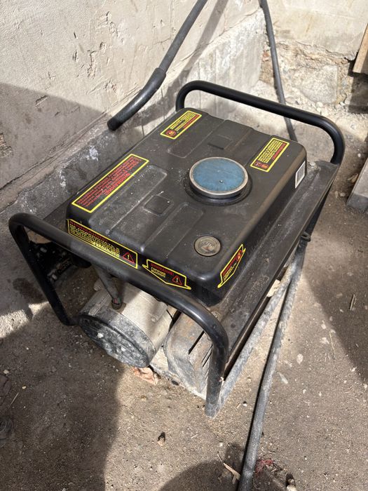 Продам генератор в отличном состоянийй