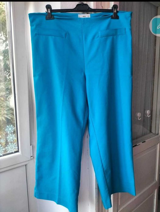 Pantaloni cropped albastru Mango 46